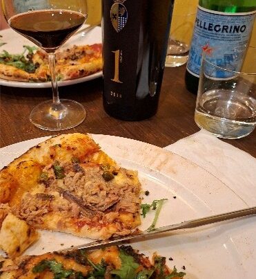 Davinum Solo Uno met handgetourde pizza gebakken in een steenoven is een culinair hoogstandje